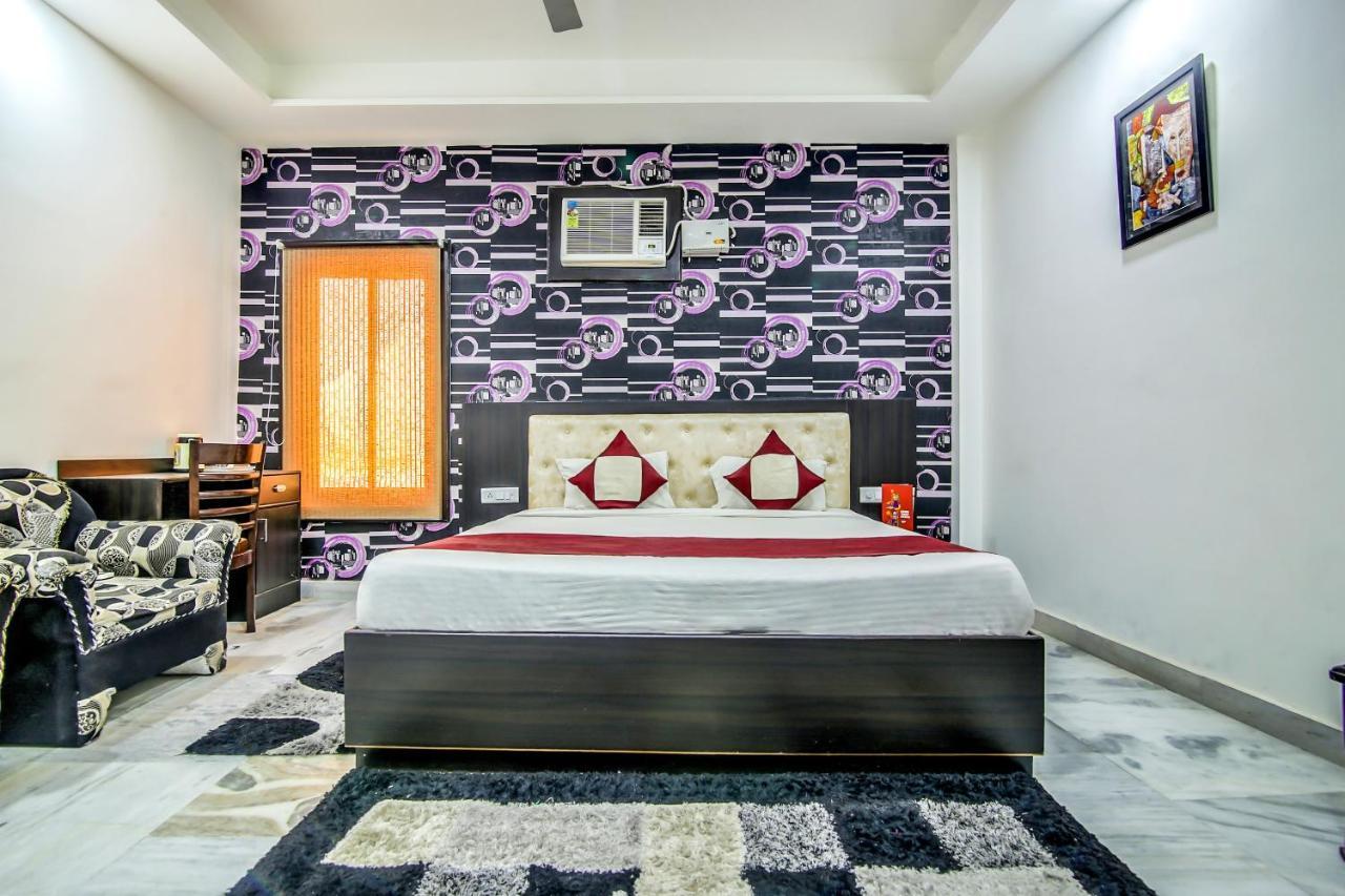 Отель Oyo 8888 Riga Hs Deluxe Агра Экстерьер фото